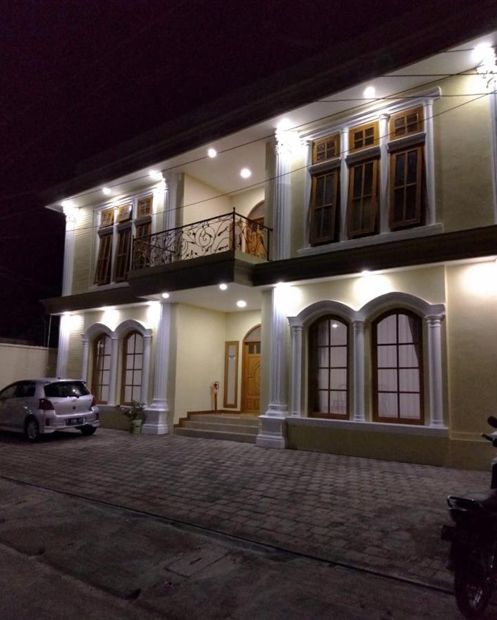 Bluefire Homestay Syariah バニュワンギ エクステリア 写真